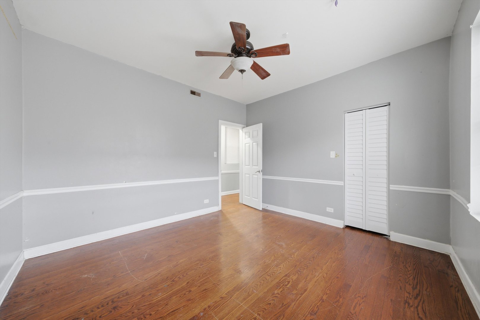 7601 S Essex Avenue 2 Property Photo 12