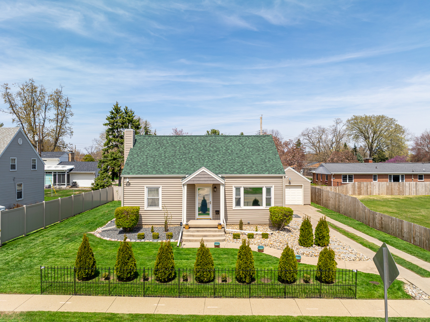 2110 E Oakland Avenue Property Photo 3