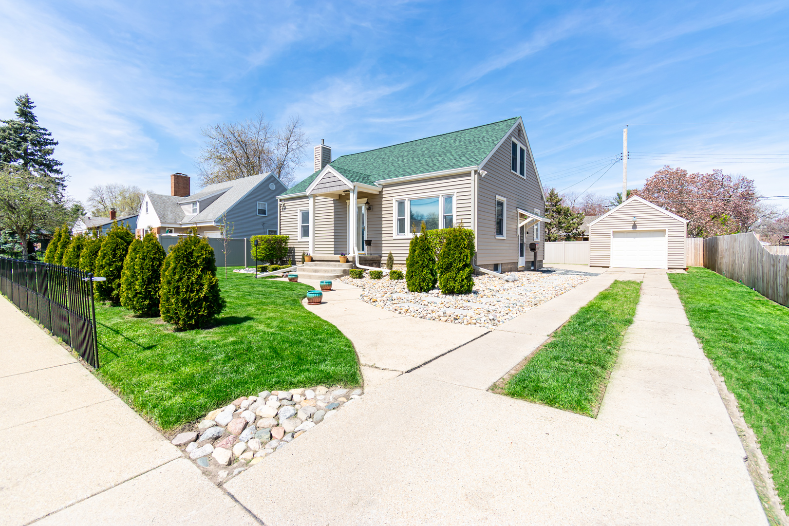 2110 E Oakland Avenue Property Photo 4