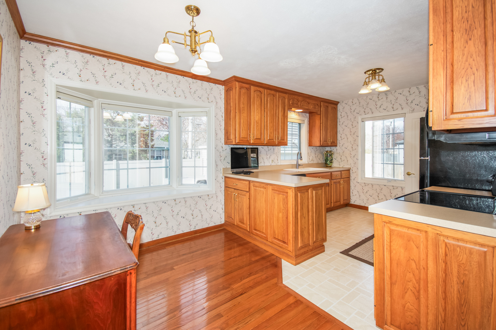 2110 E Oakland Avenue Property Photo 15