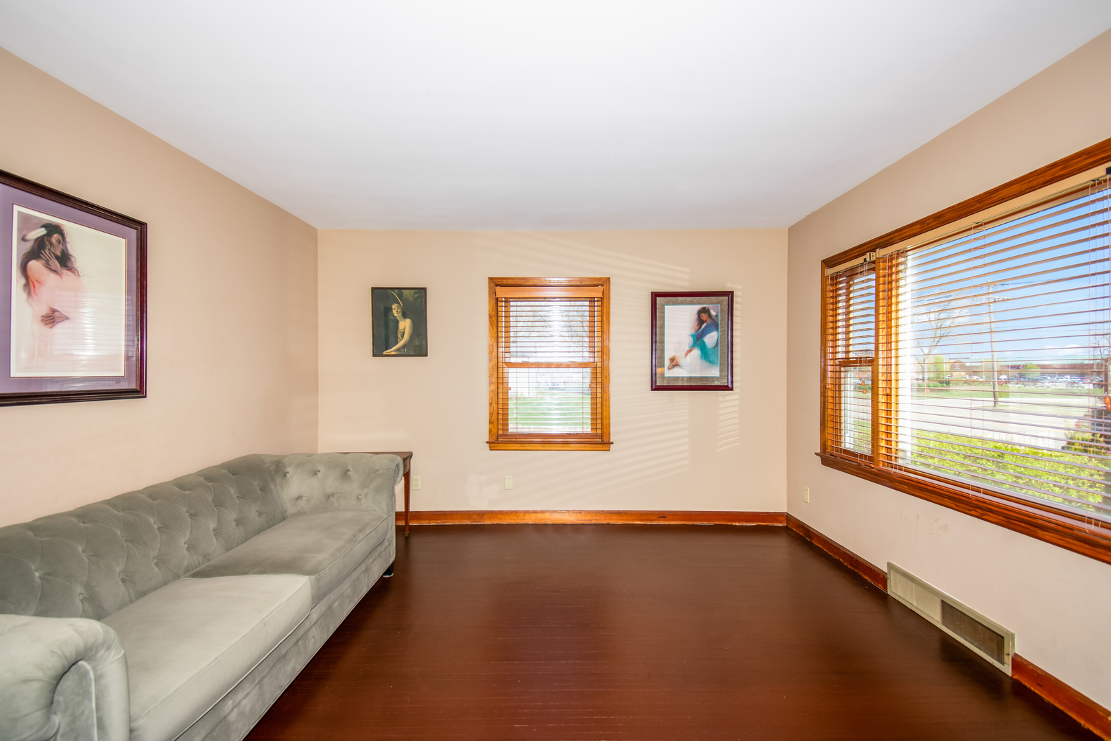 2110 E Oakland Avenue Property Photo 19