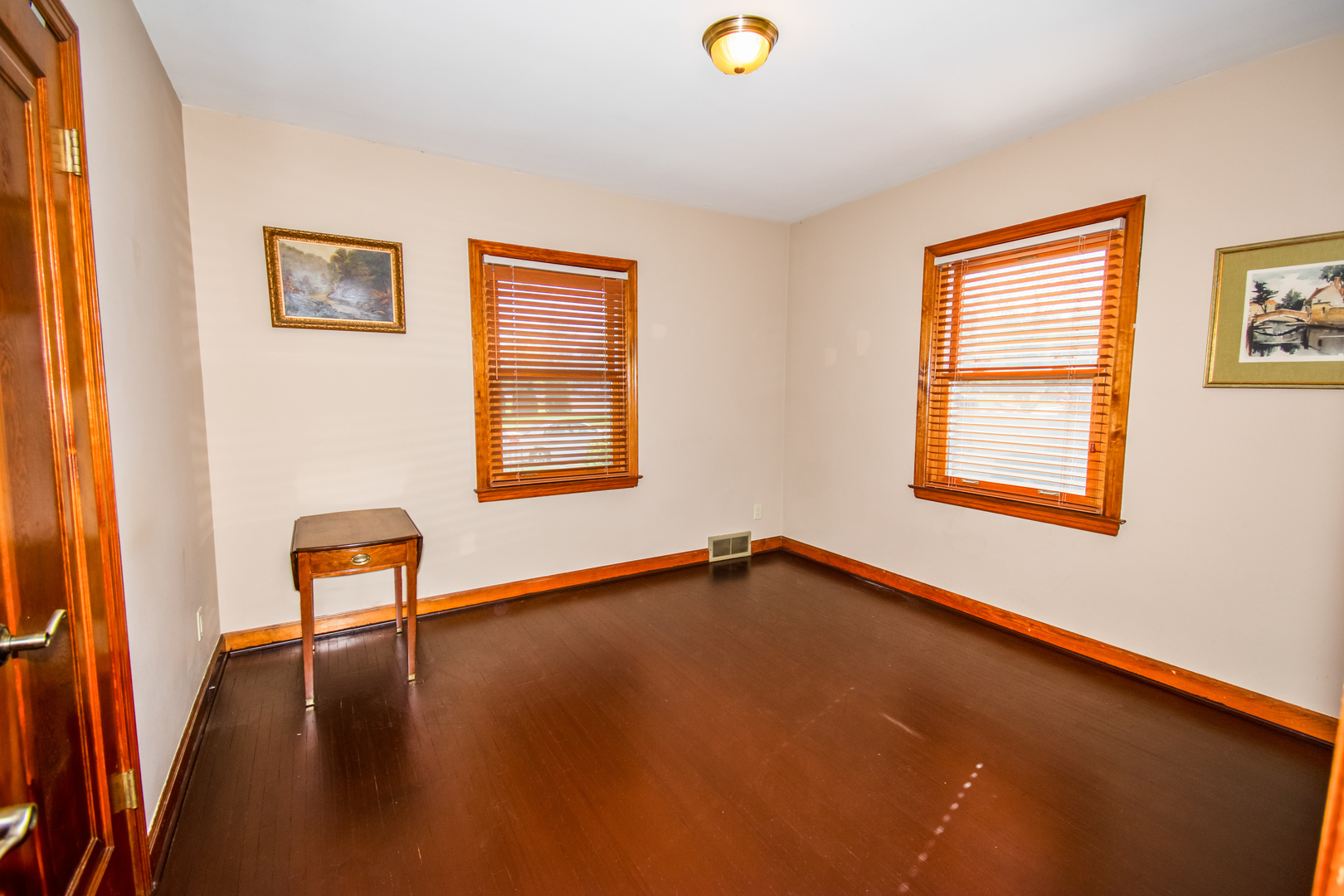2110 E Oakland Avenue Property Photo 22