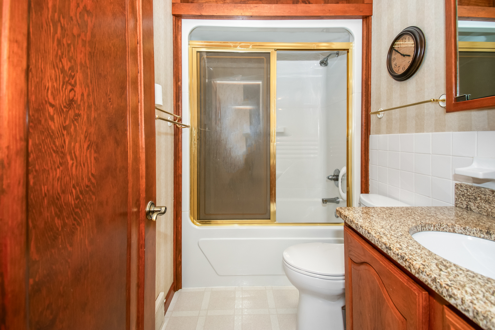 2110 E Oakland Avenue Property Photo 25