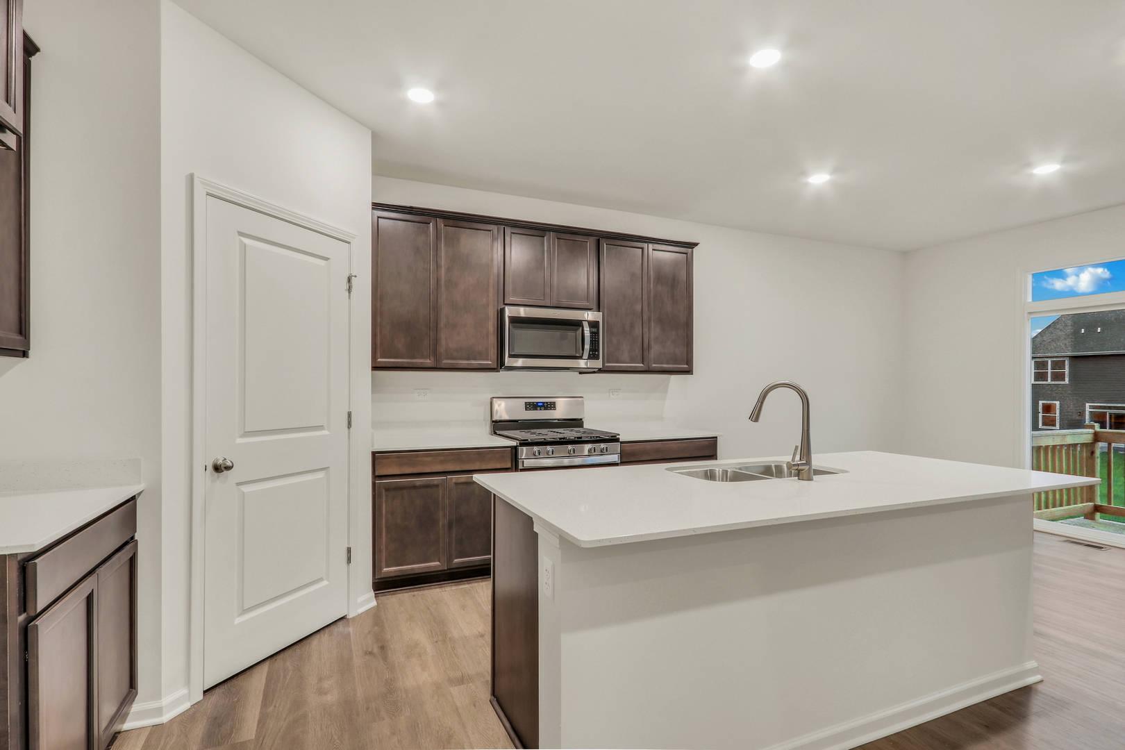10017 Edgebrook Lane Property Photo 6