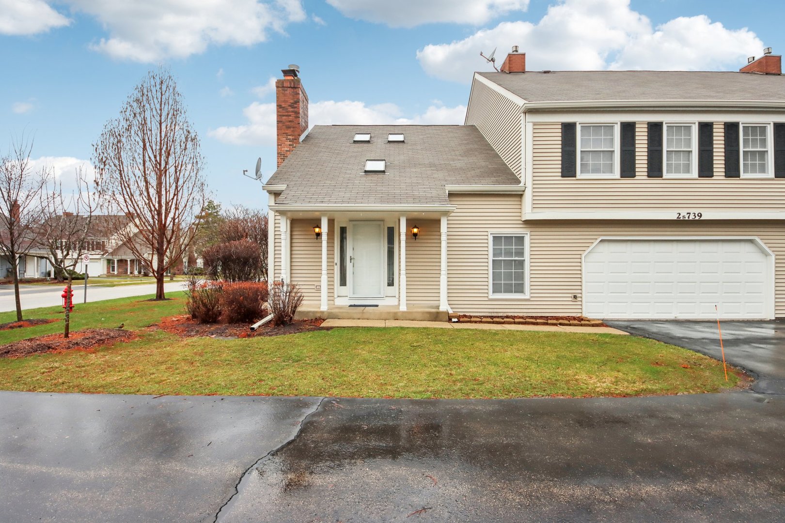 2s739 Grove Lane Property Photo 1