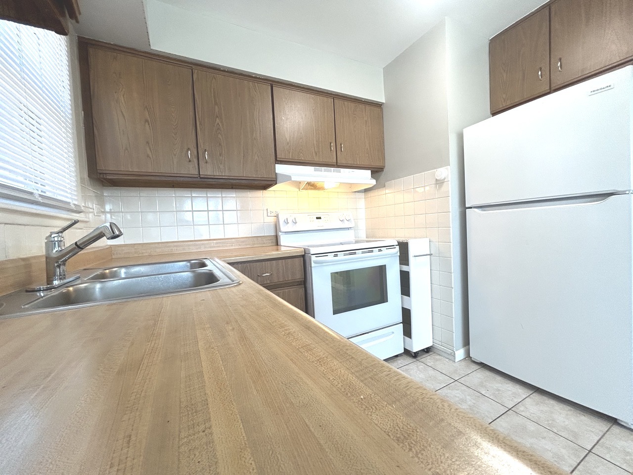 12725 S Saginaw Avenue Property Photo 6