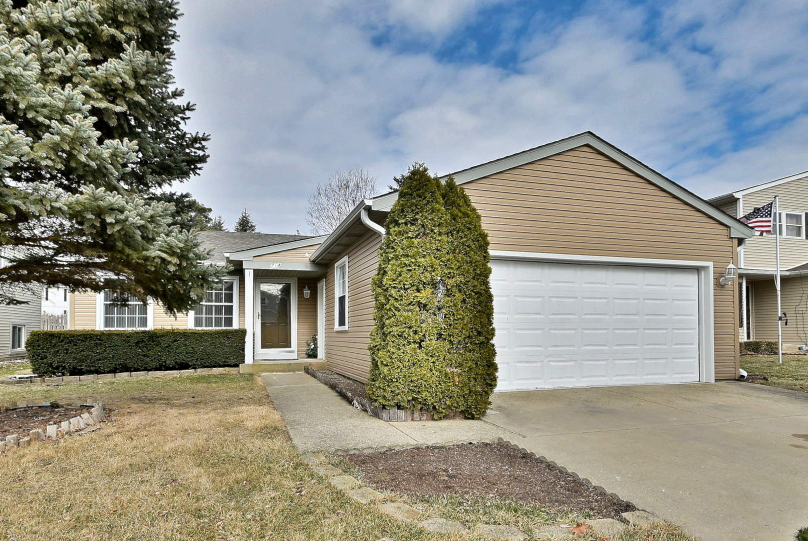 714 N Lakeside Drive Property Photo 1