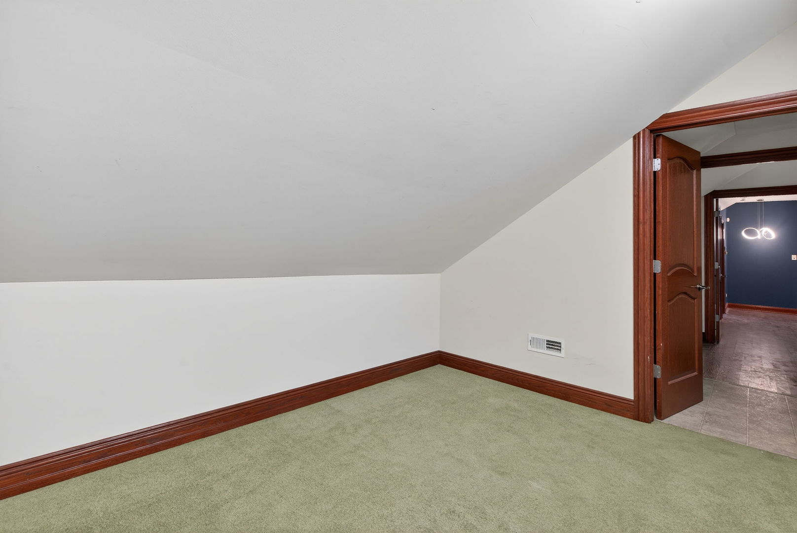 32 Uno Circle A-b Property Photo 17