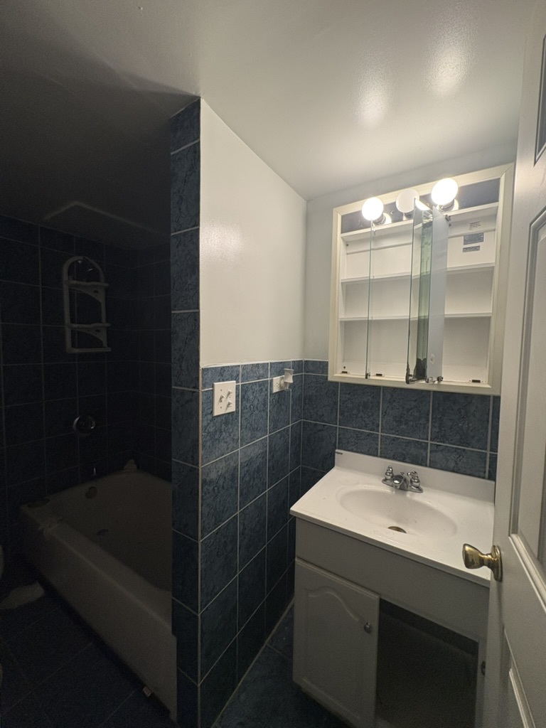 1413 W 73rd Street Property Photo 8