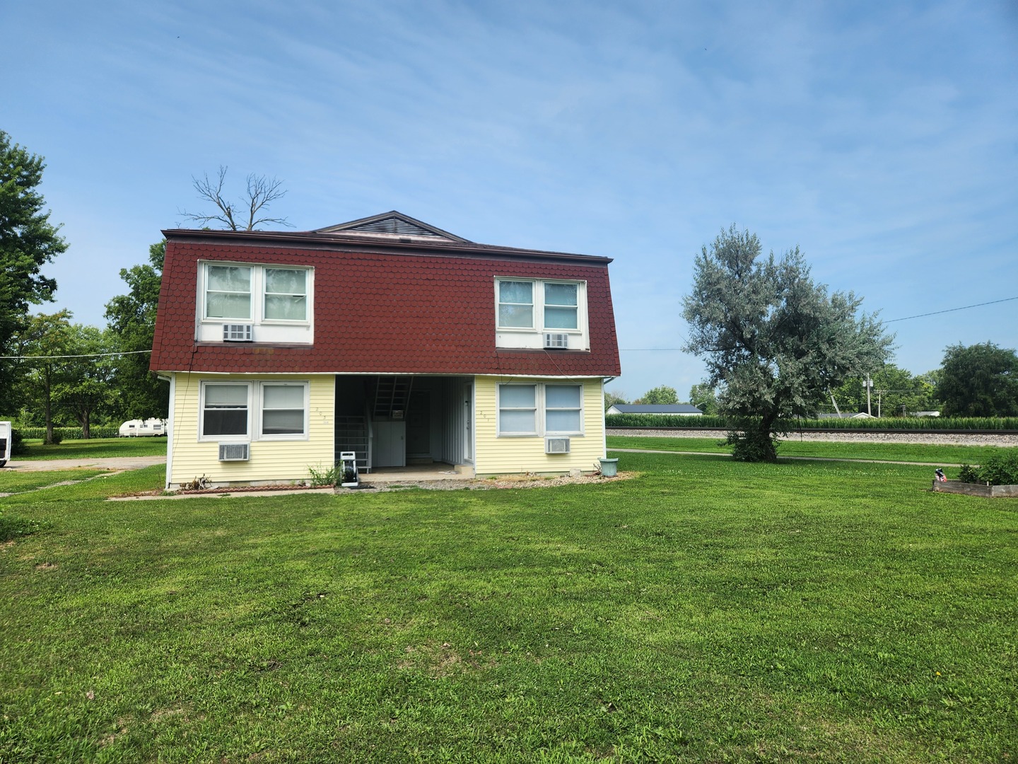 201-203 S Maple Street Property Photo 1