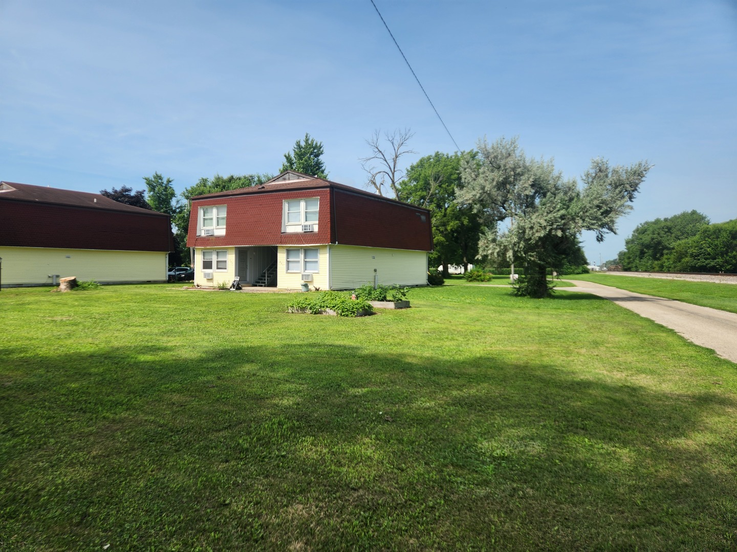201-203 S Maple Street Property Photo 2