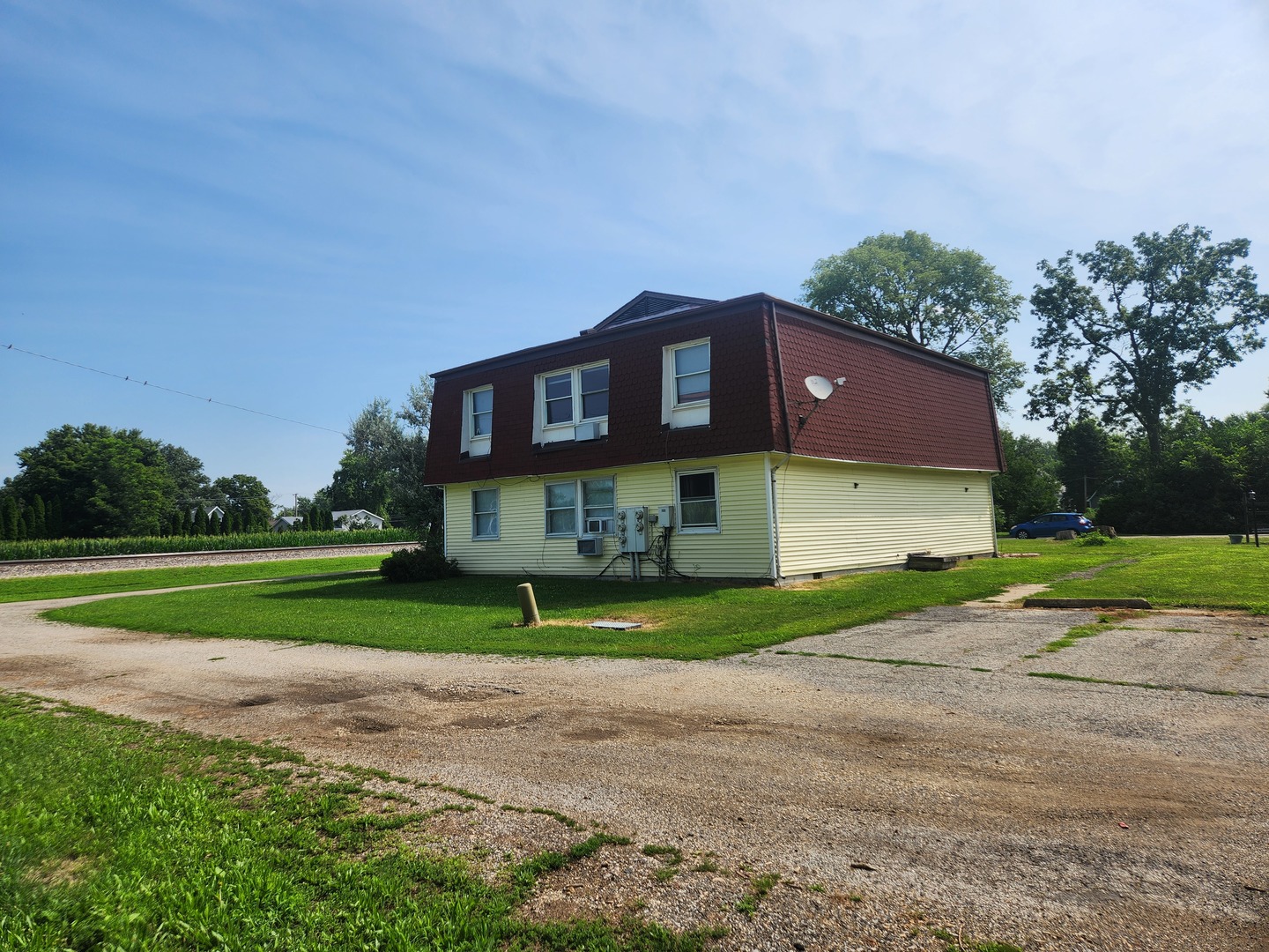 201-203 S Maple Street Property Photo 4
