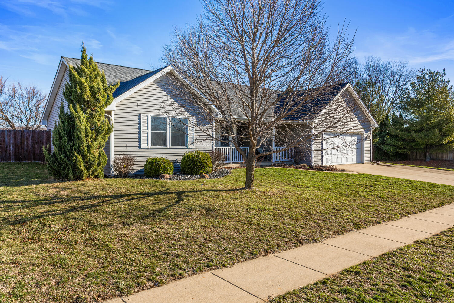 1202 Edgeview Drive Property Photo 2