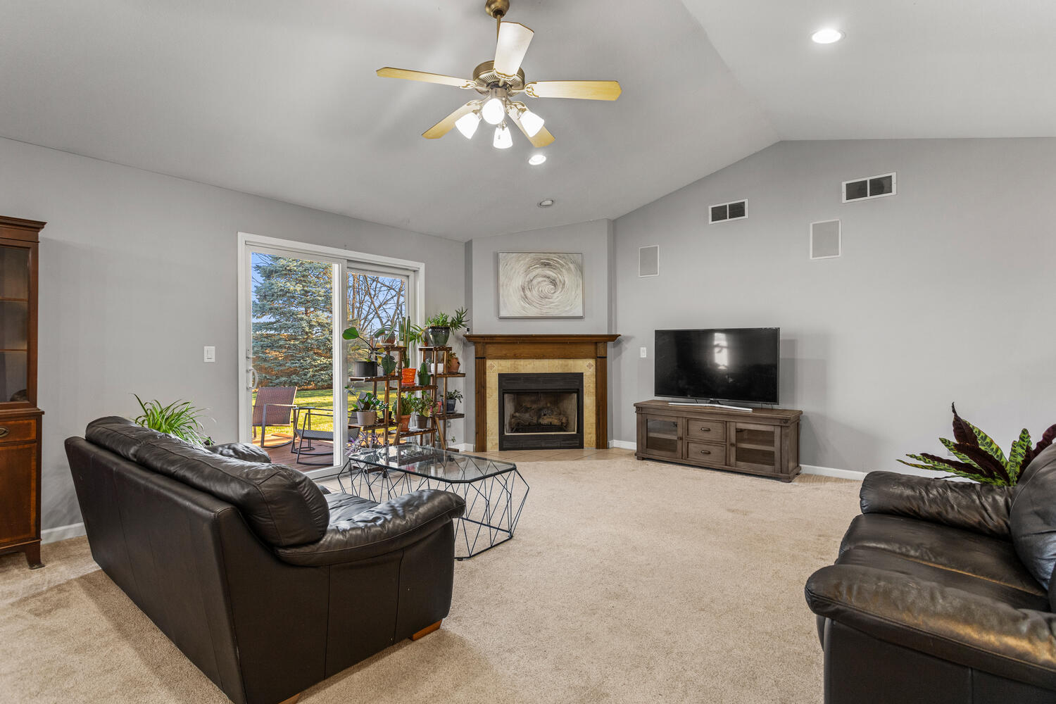 1202 Edgeview Drive Property Photo 8