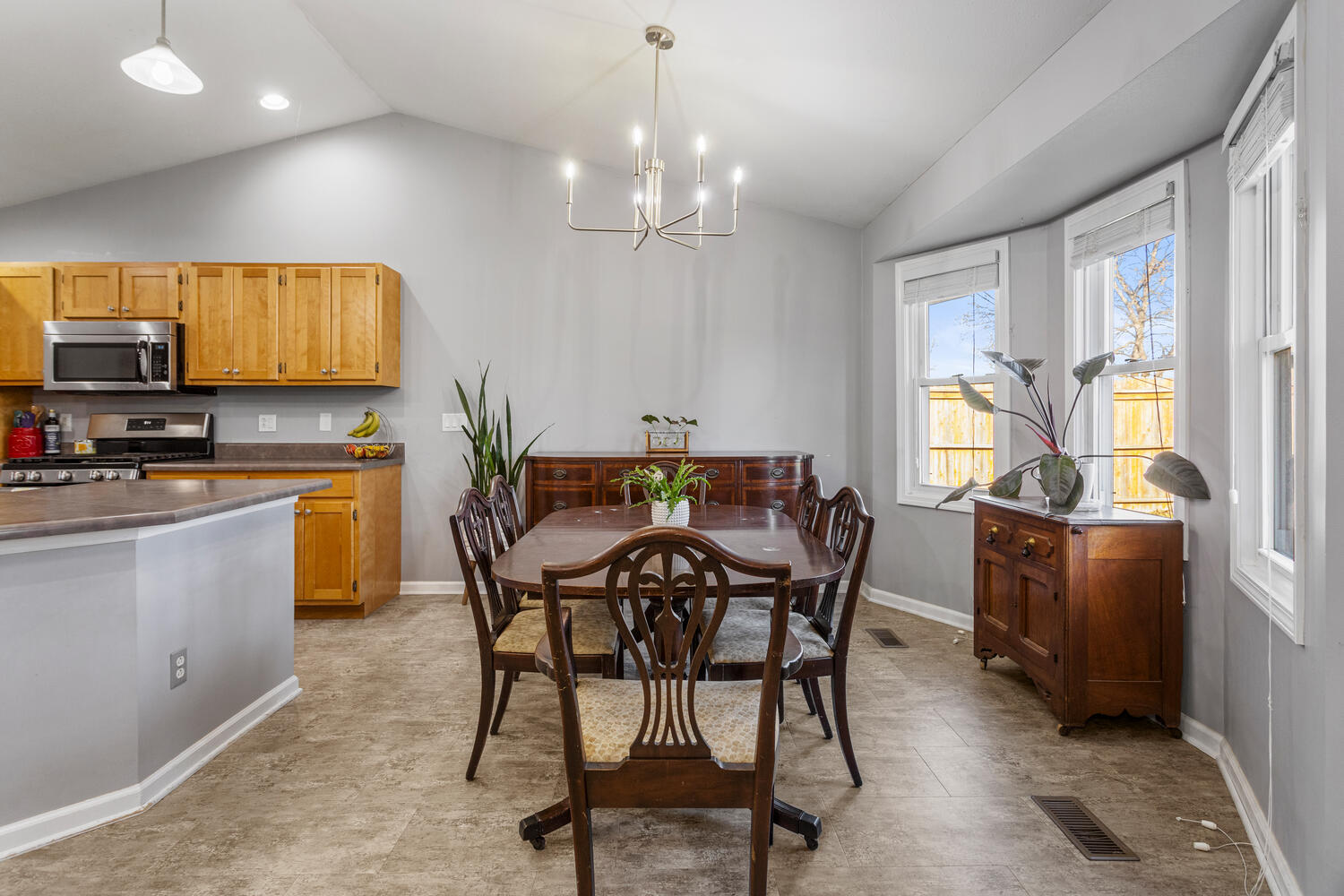 1202 Edgeview Drive Property Photo 10