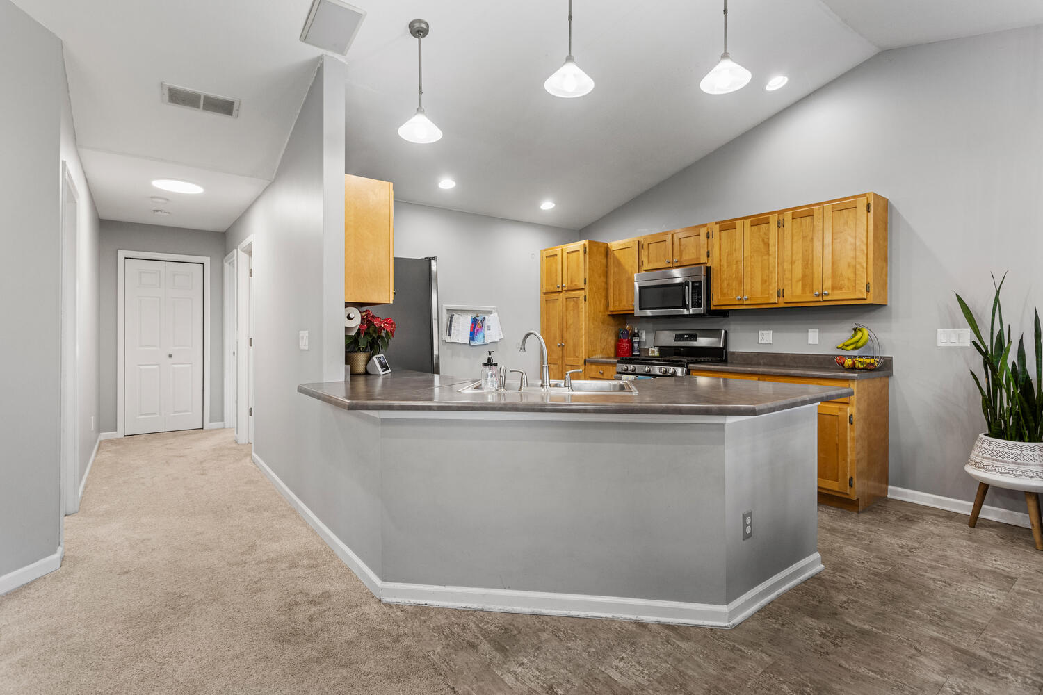 1202 Edgeview Drive Property Photo 12