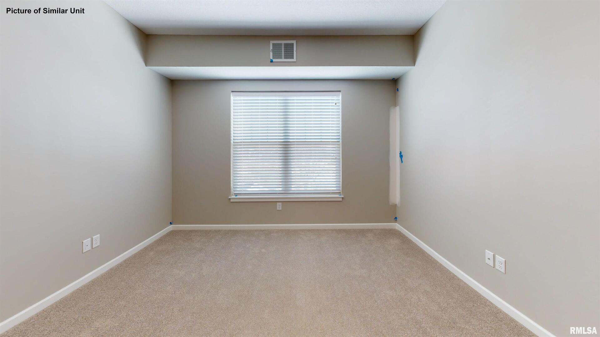 2592 Middle Road 206 Property Photo 5