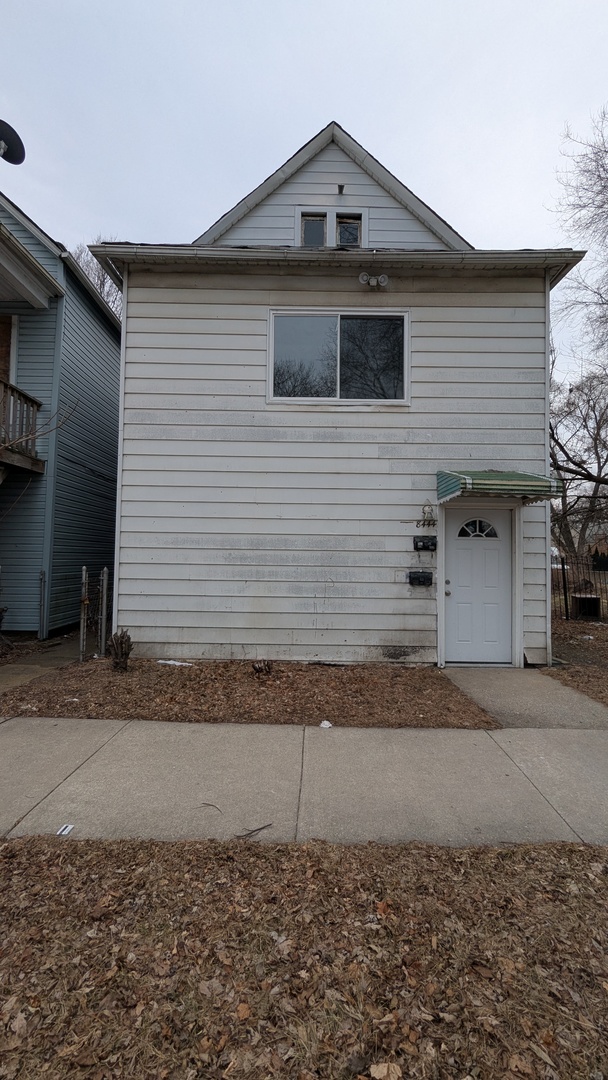 8444 S Escanaba Avenue Property Photo 1