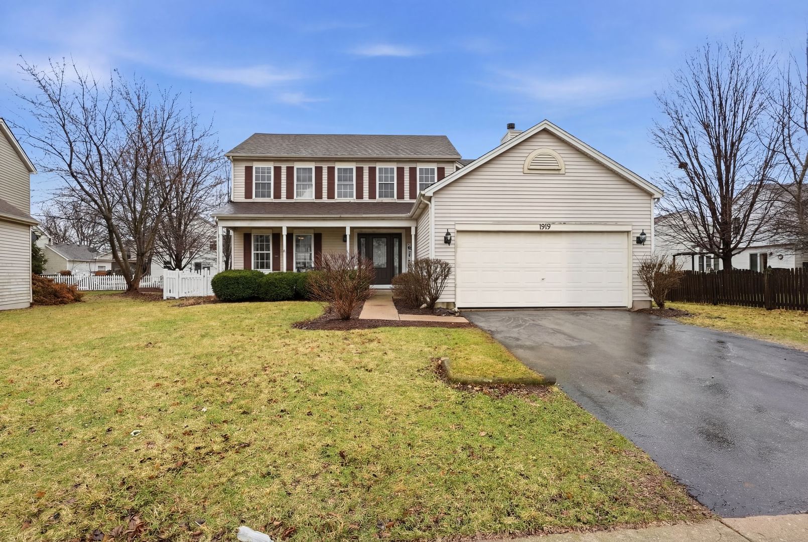 1919 Spring Ridge Drive Property Photo 2