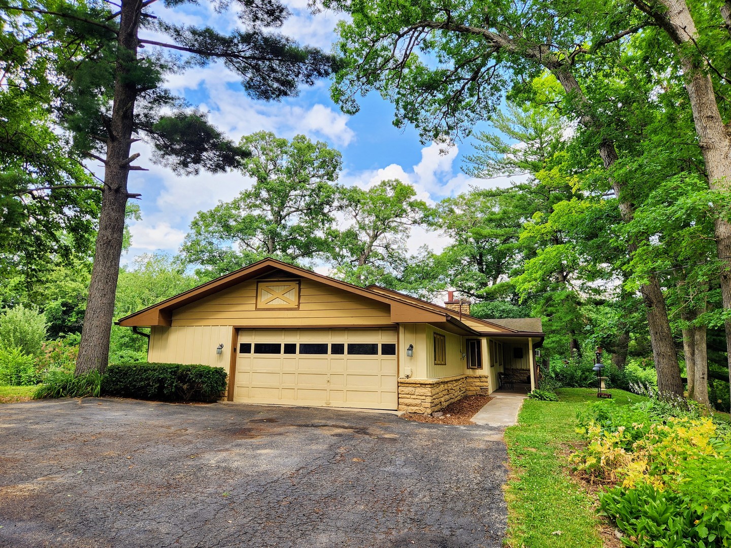 20798 White Oaks Road Property Photo 3