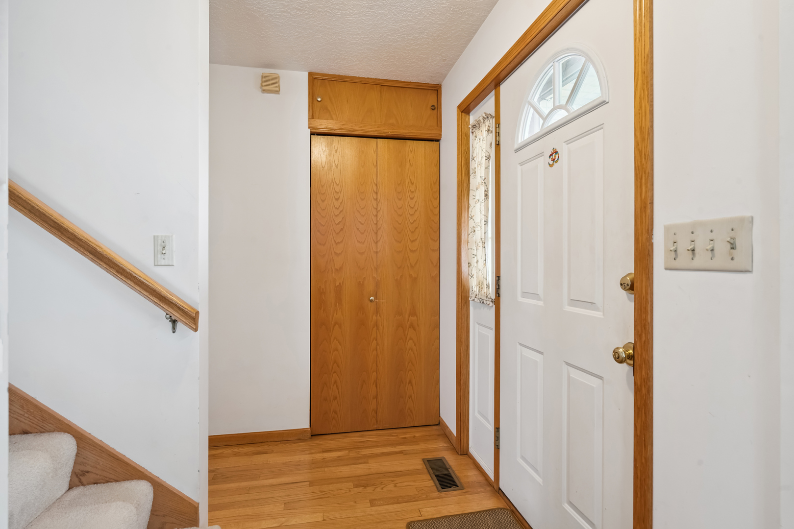 3222 Tower Court Property Photo 3