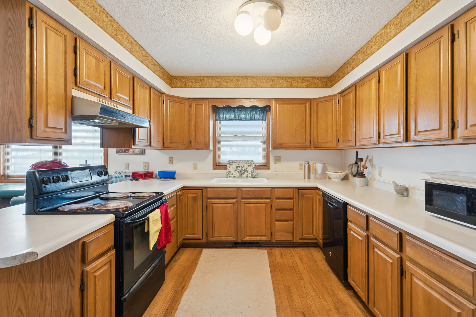 3222 Tower Court Property Photo 9