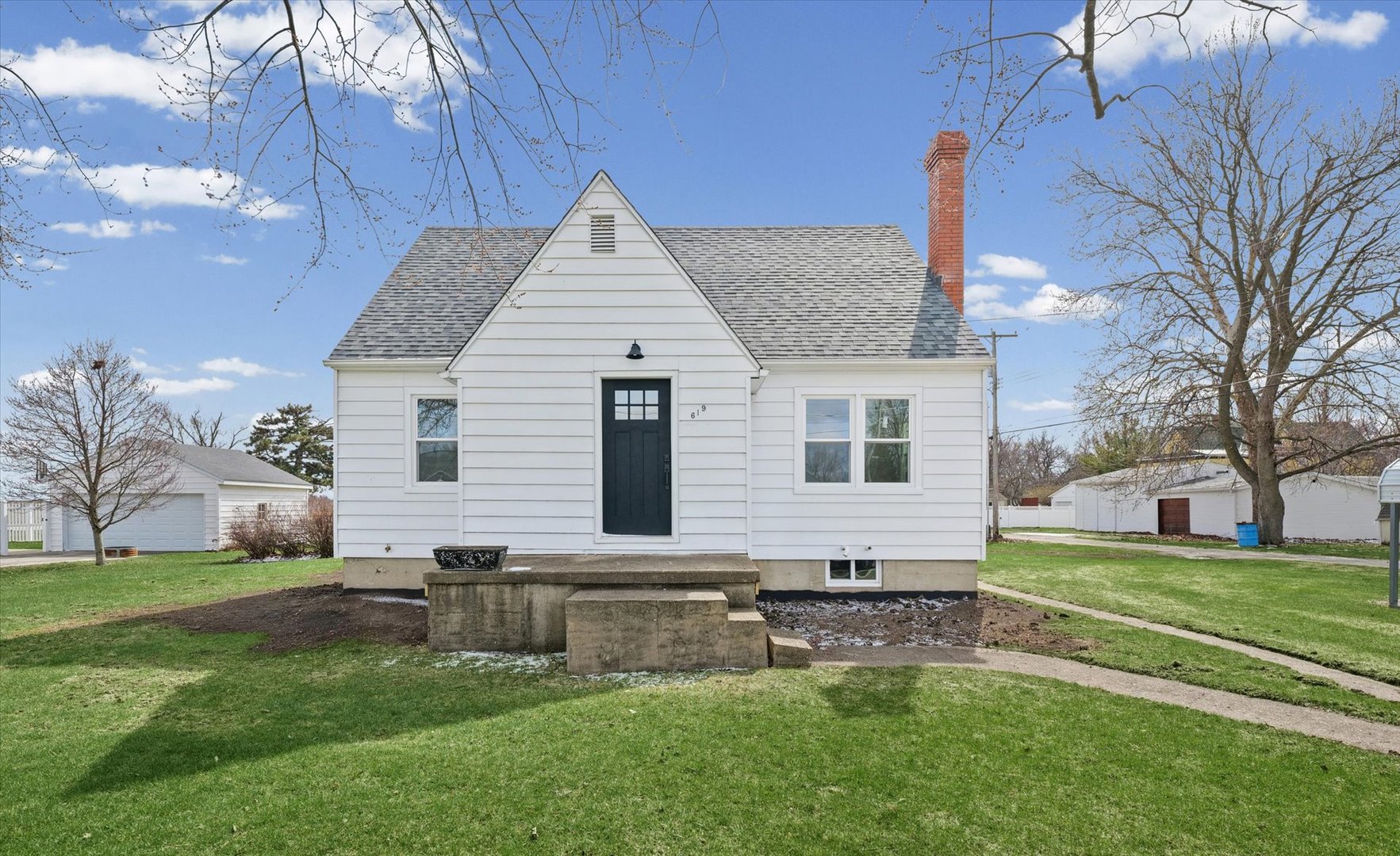 619 E 11th Street Property Photo 1