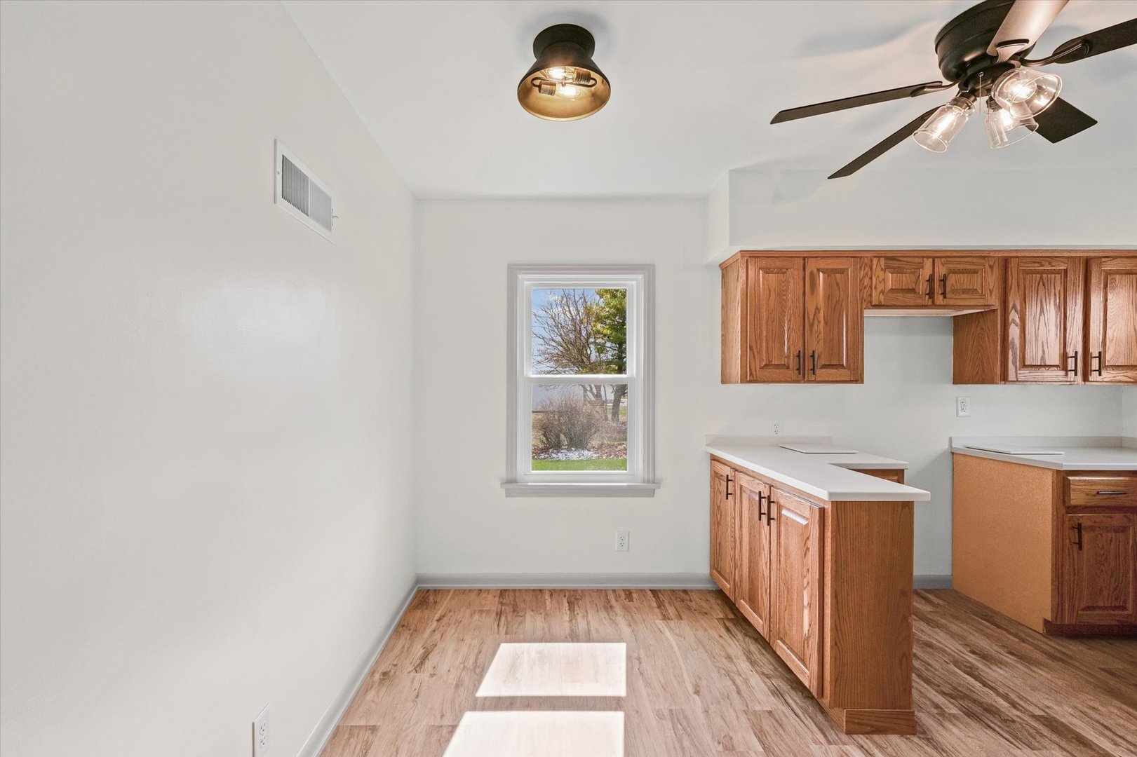 619 E 11th Street Property Photo 12