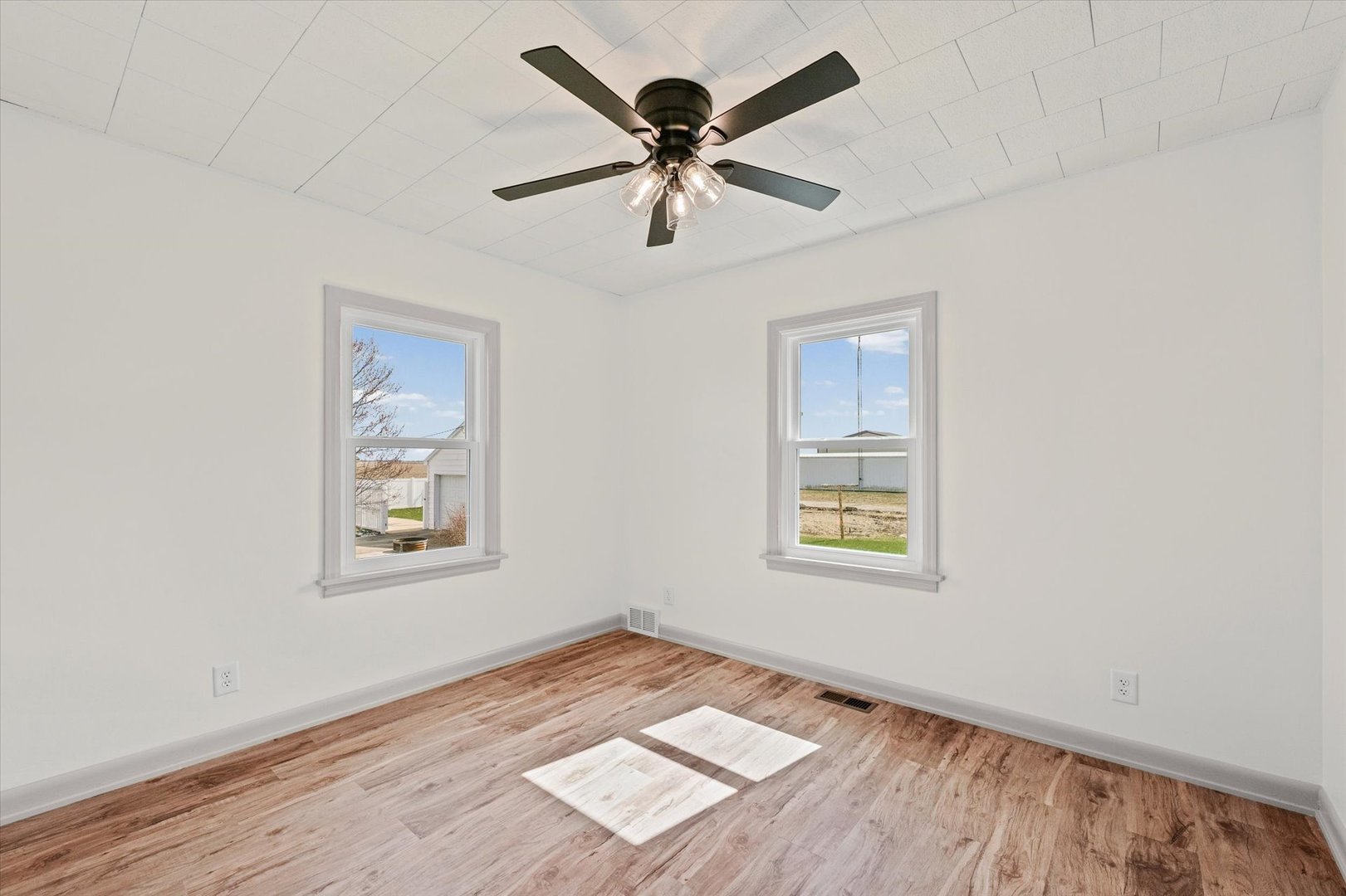619 E 11th Street Property Photo 13