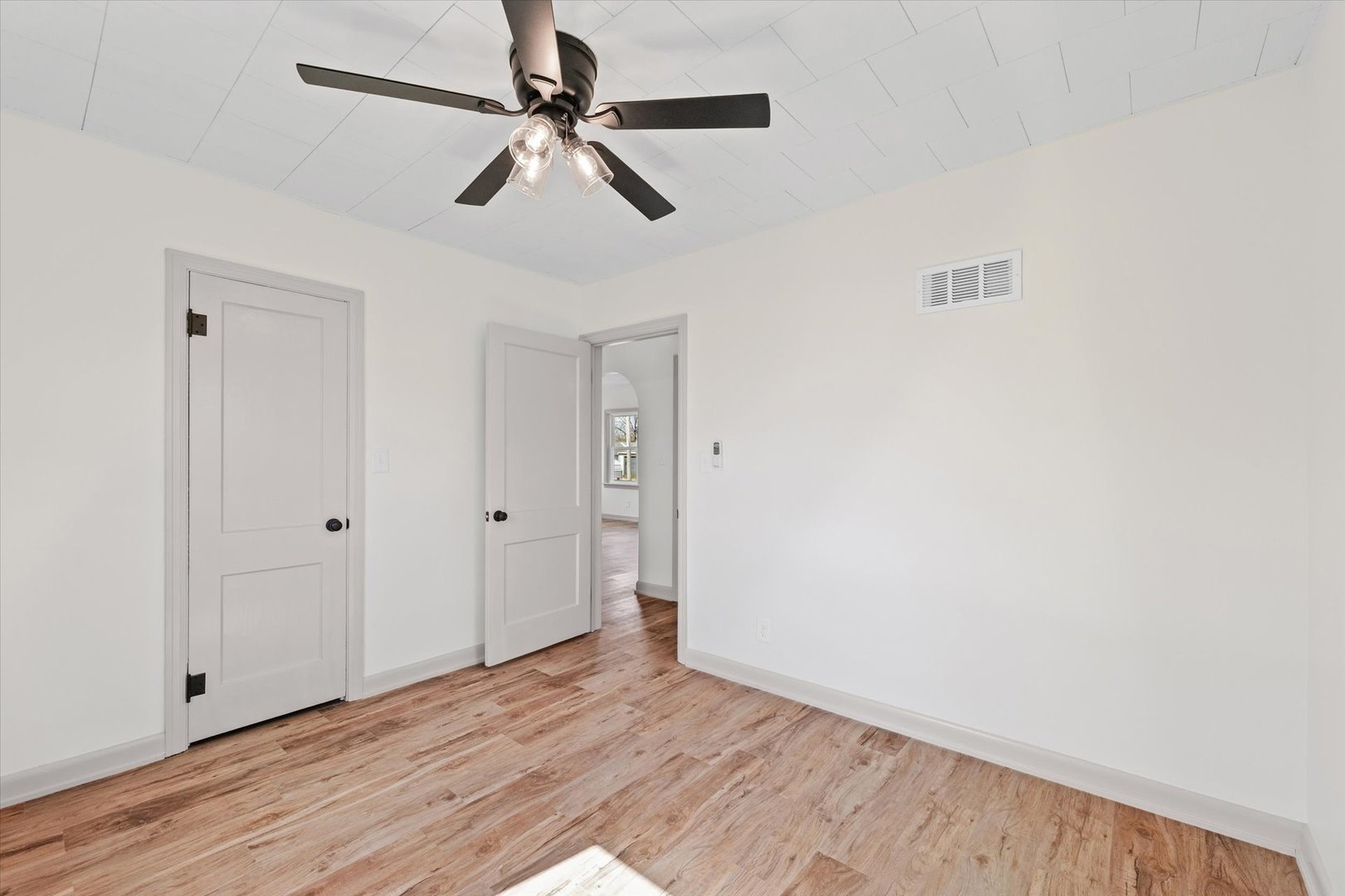 619 E 11th Street Property Photo 14