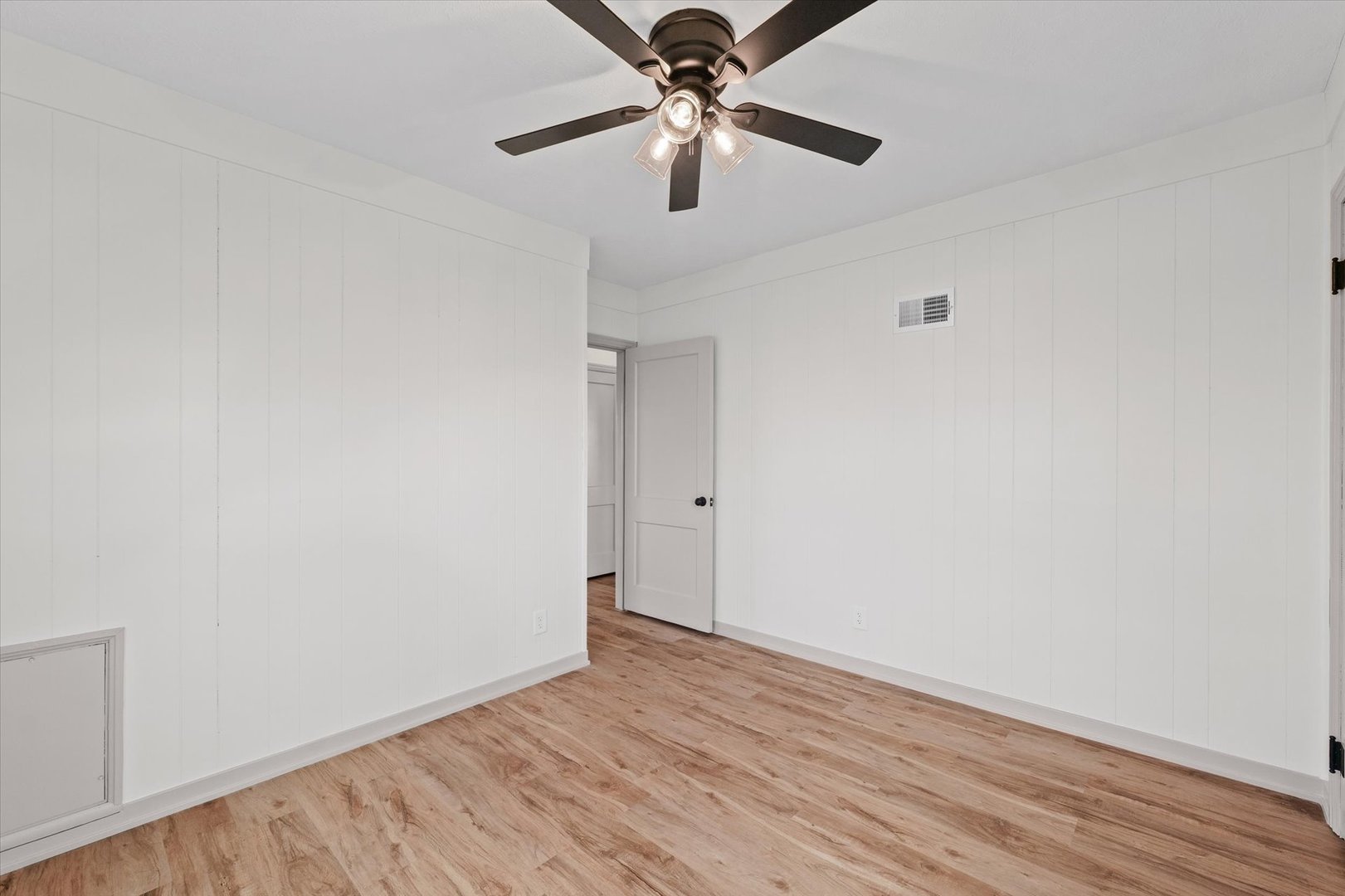 619 E 11th Street Property Photo 17