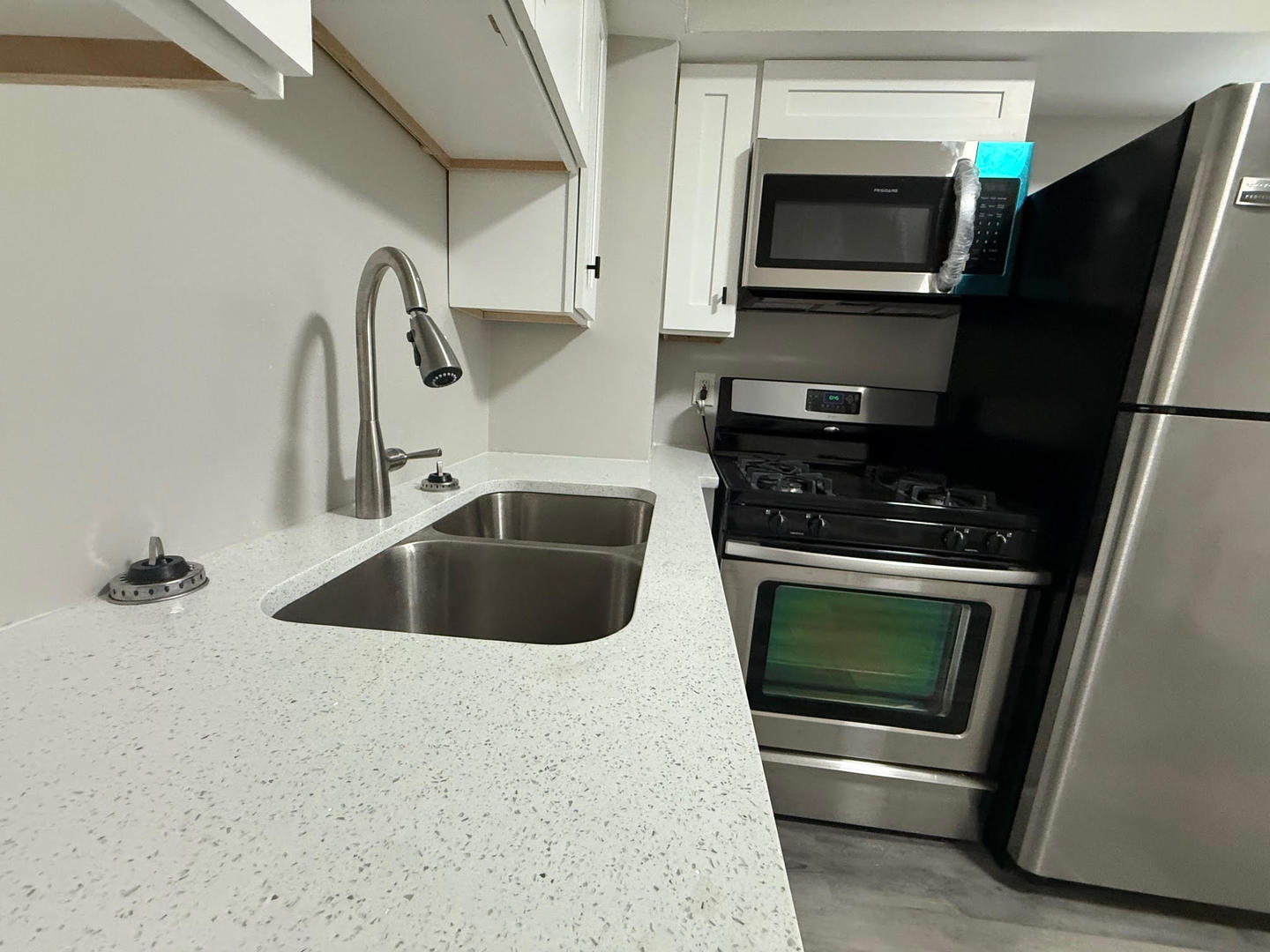 7436 S Langley Avenue Property Photo 3