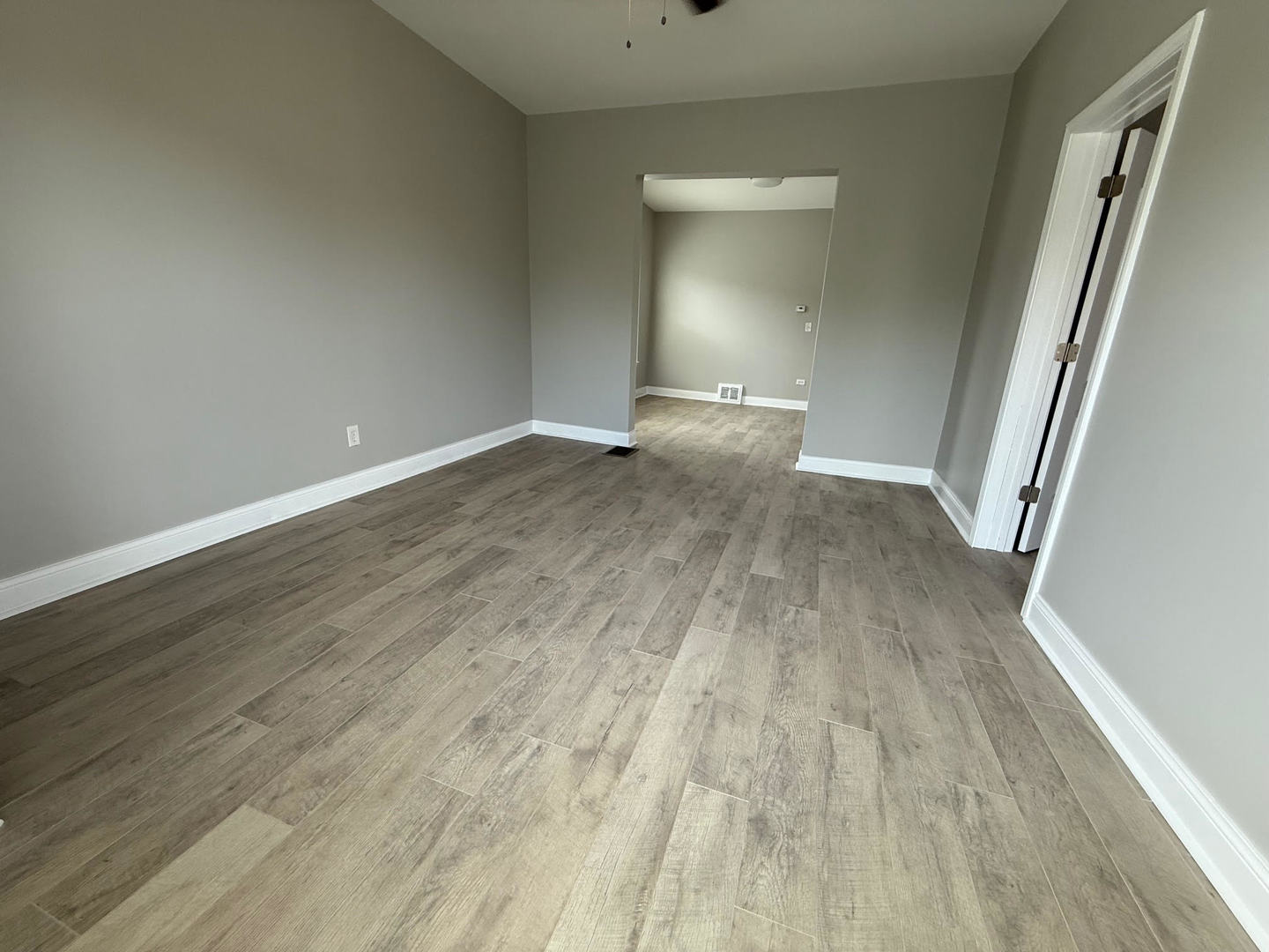 7436 S Langley Avenue Property Photo 5