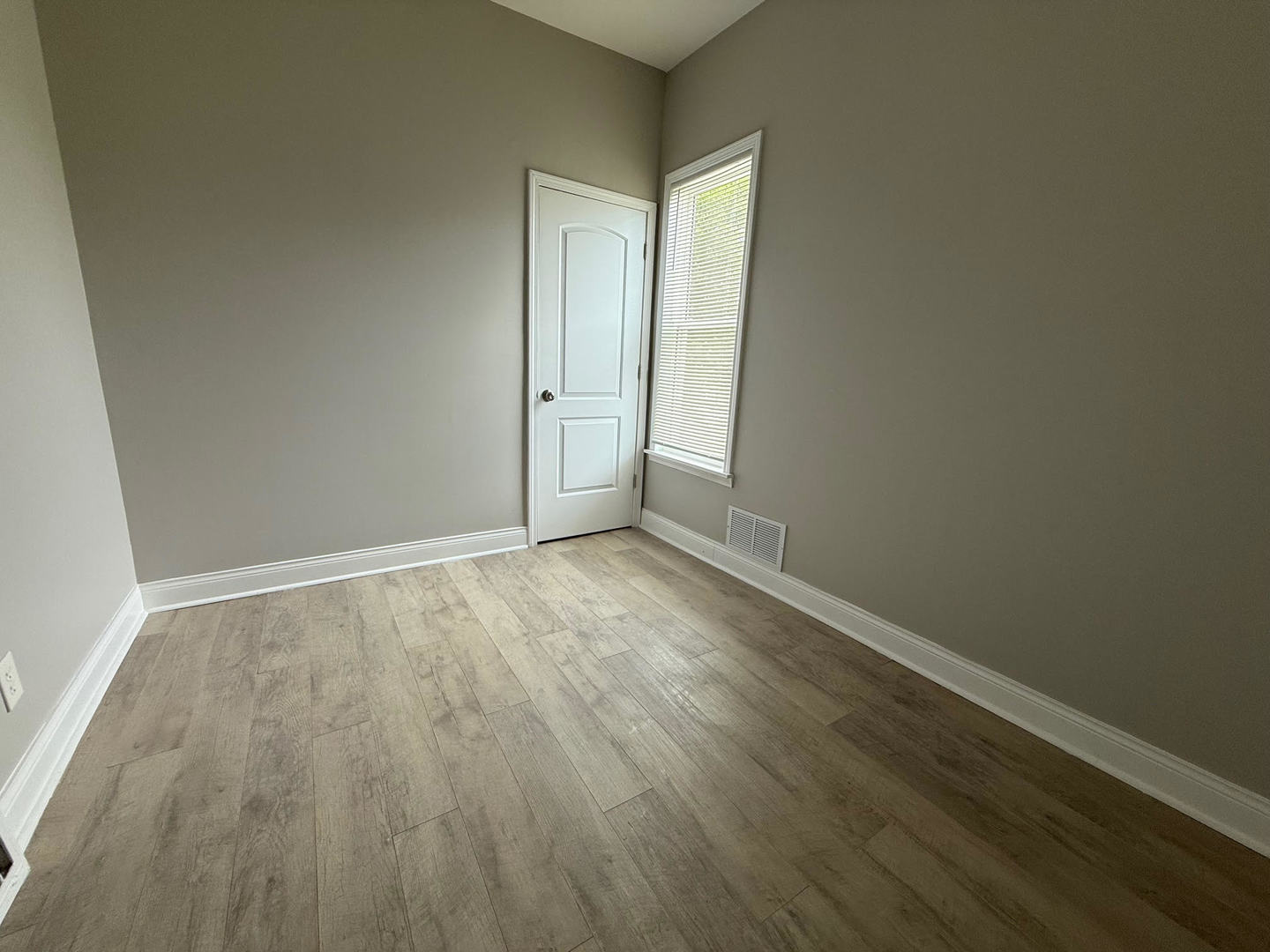 7436 S Langley Avenue Property Photo 10