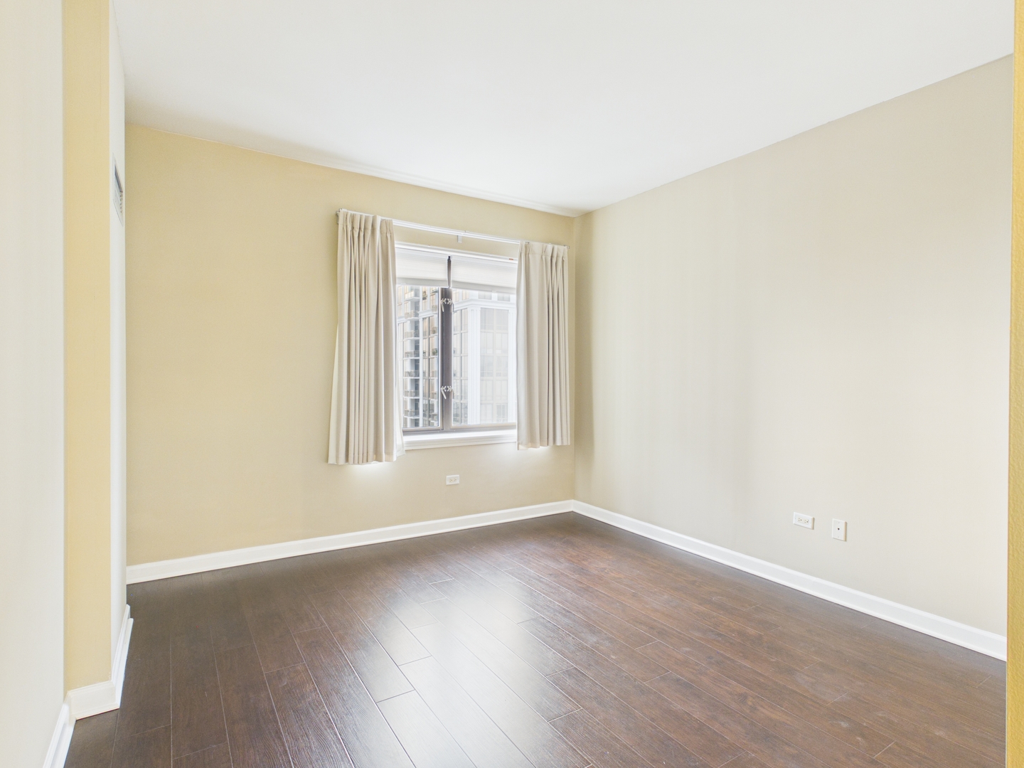1322 S Prairie Avenue 1408 Property Photo 21
