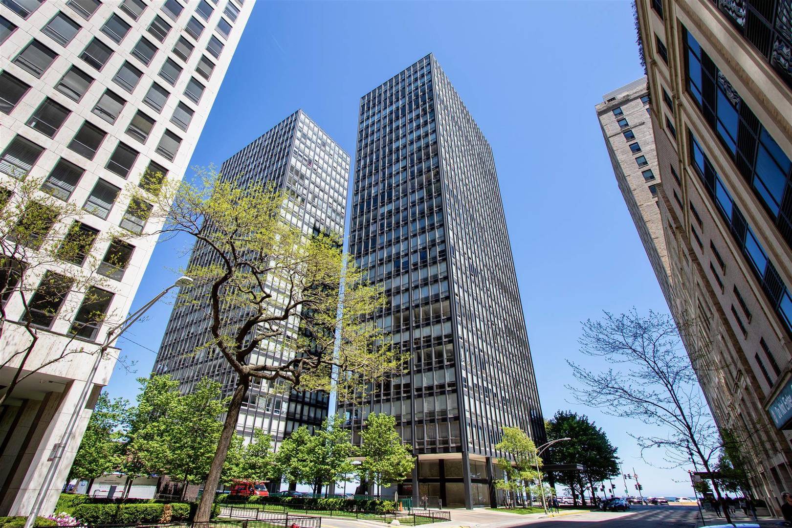 860 N Lake Shore Drive 5M Property Photo 1