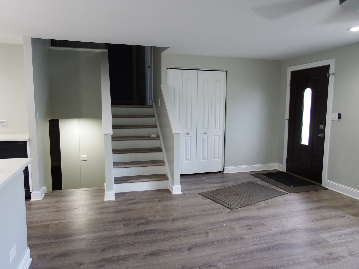 1109 W Weathersfield Way Property Photo 8
