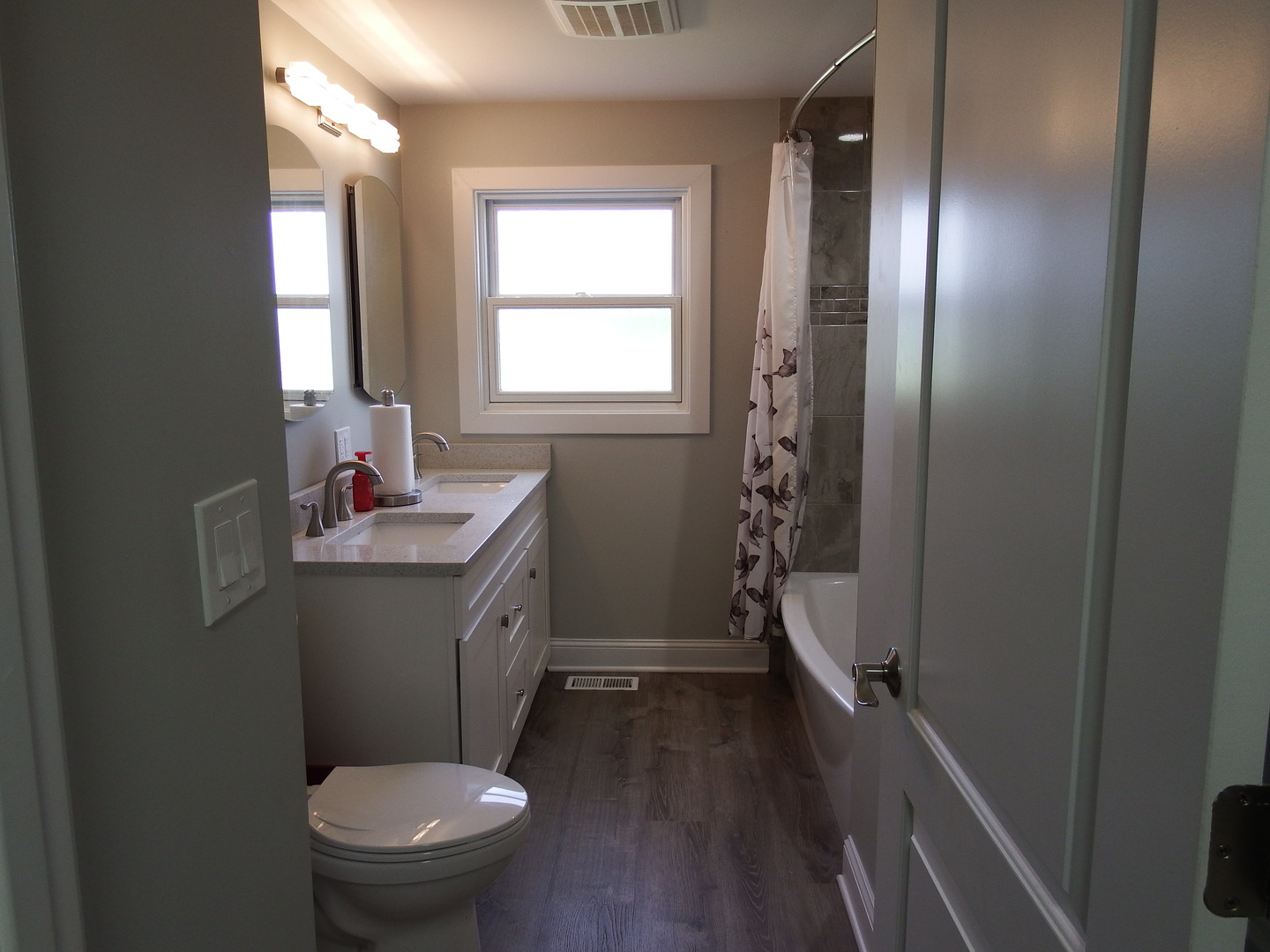 1109 W Weathersfield Way Property Photo 32
