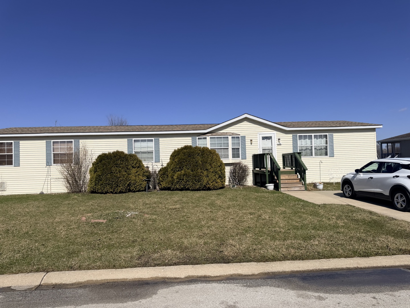 198 Blue Jay Drive Property Photo 2