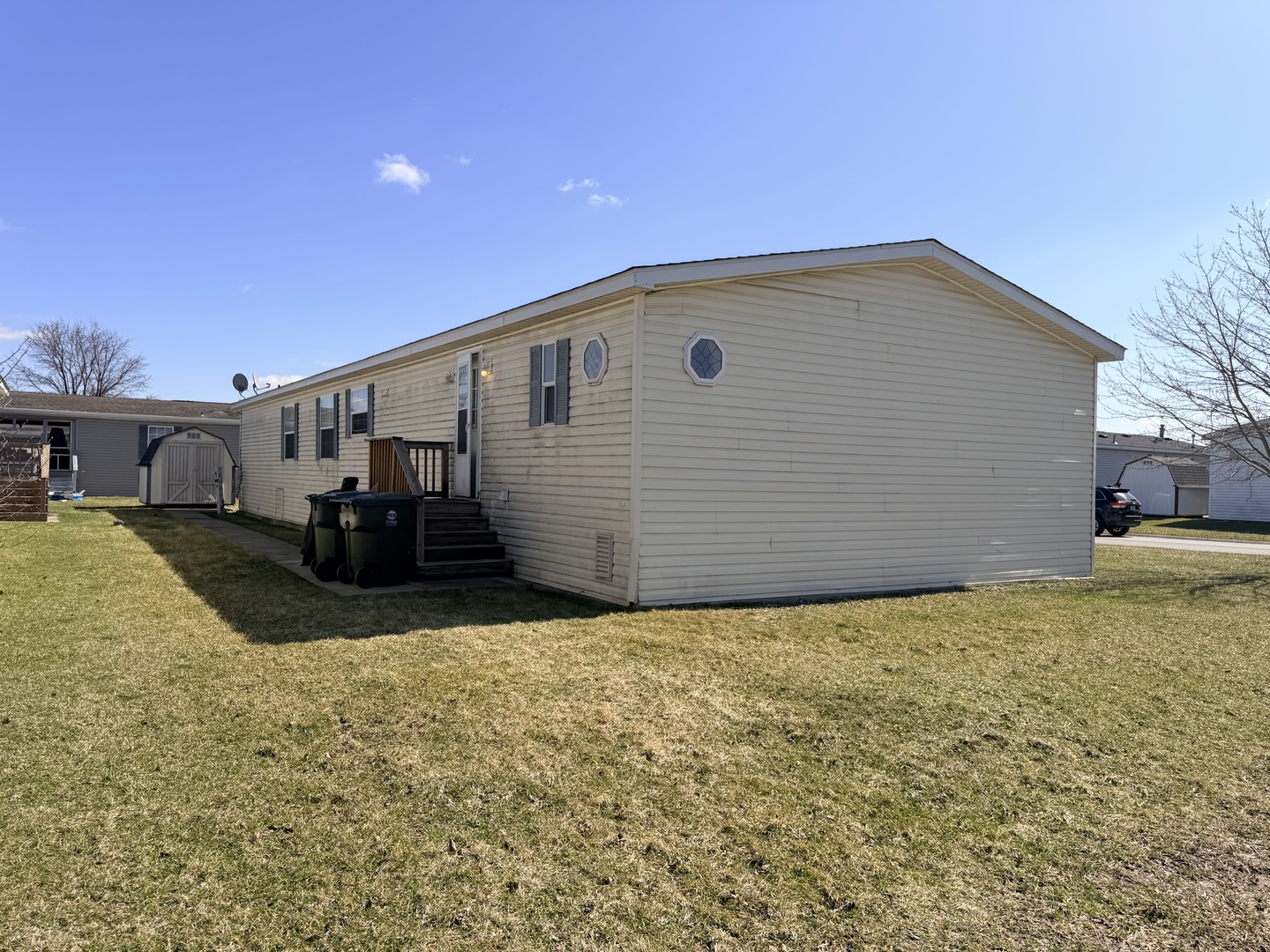 198 Blue Jay Drive Property Photo 3