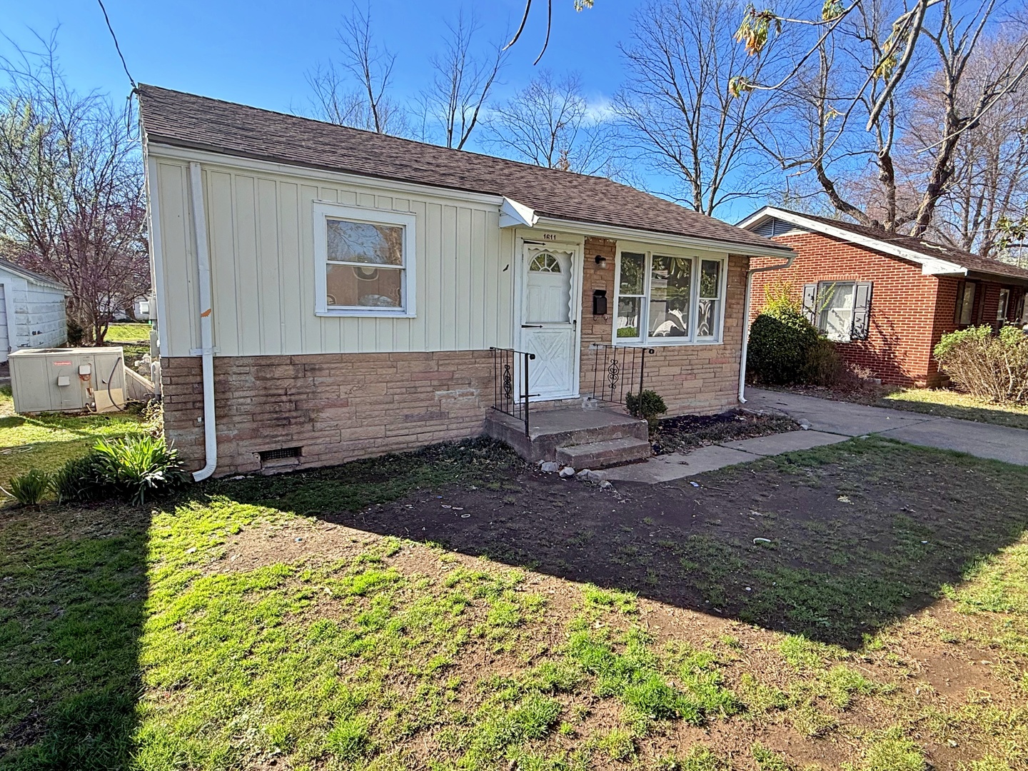 1611 Ferry Street Property Photo 2