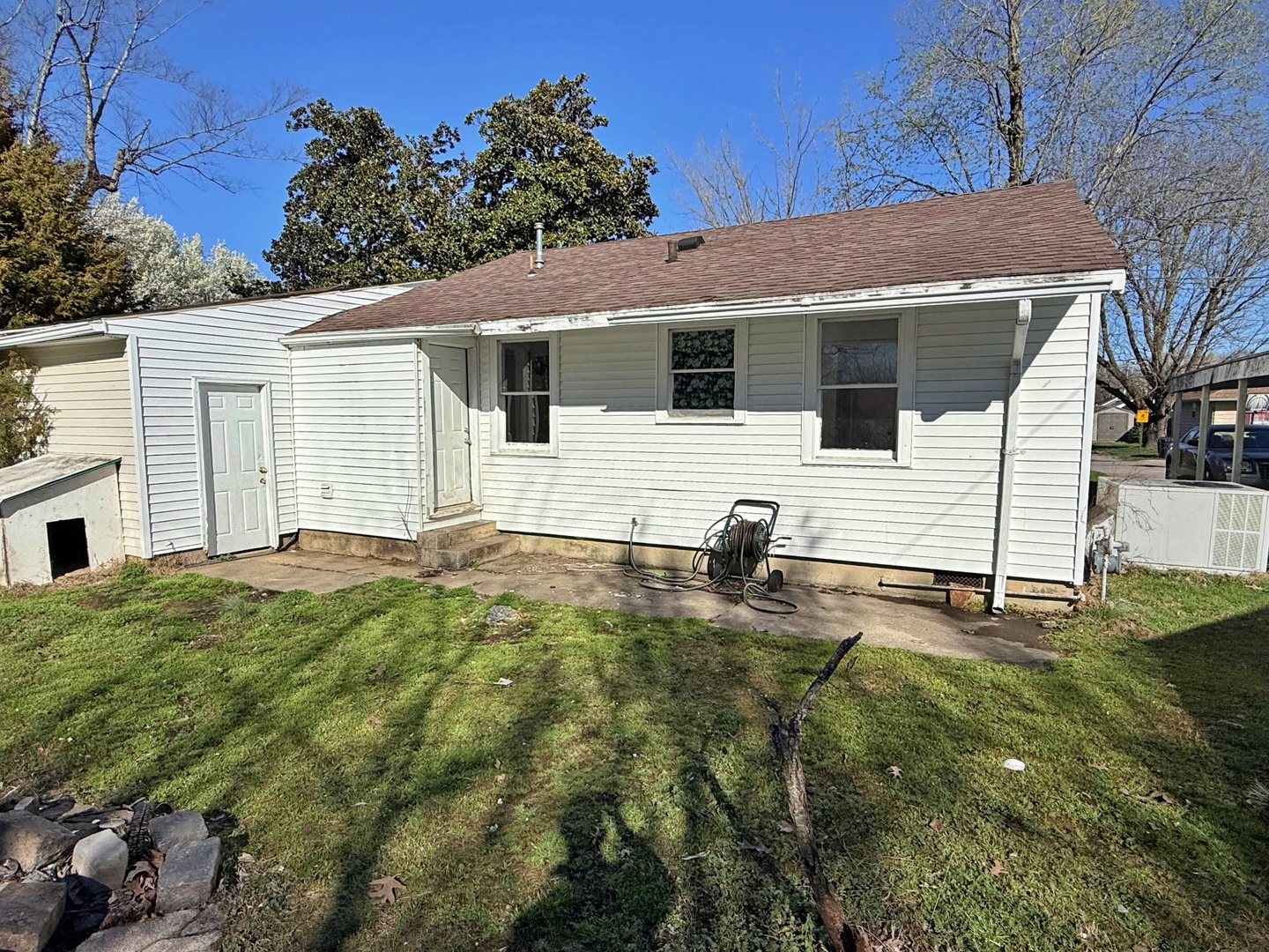 1611 Ferry Street Property Photo 5