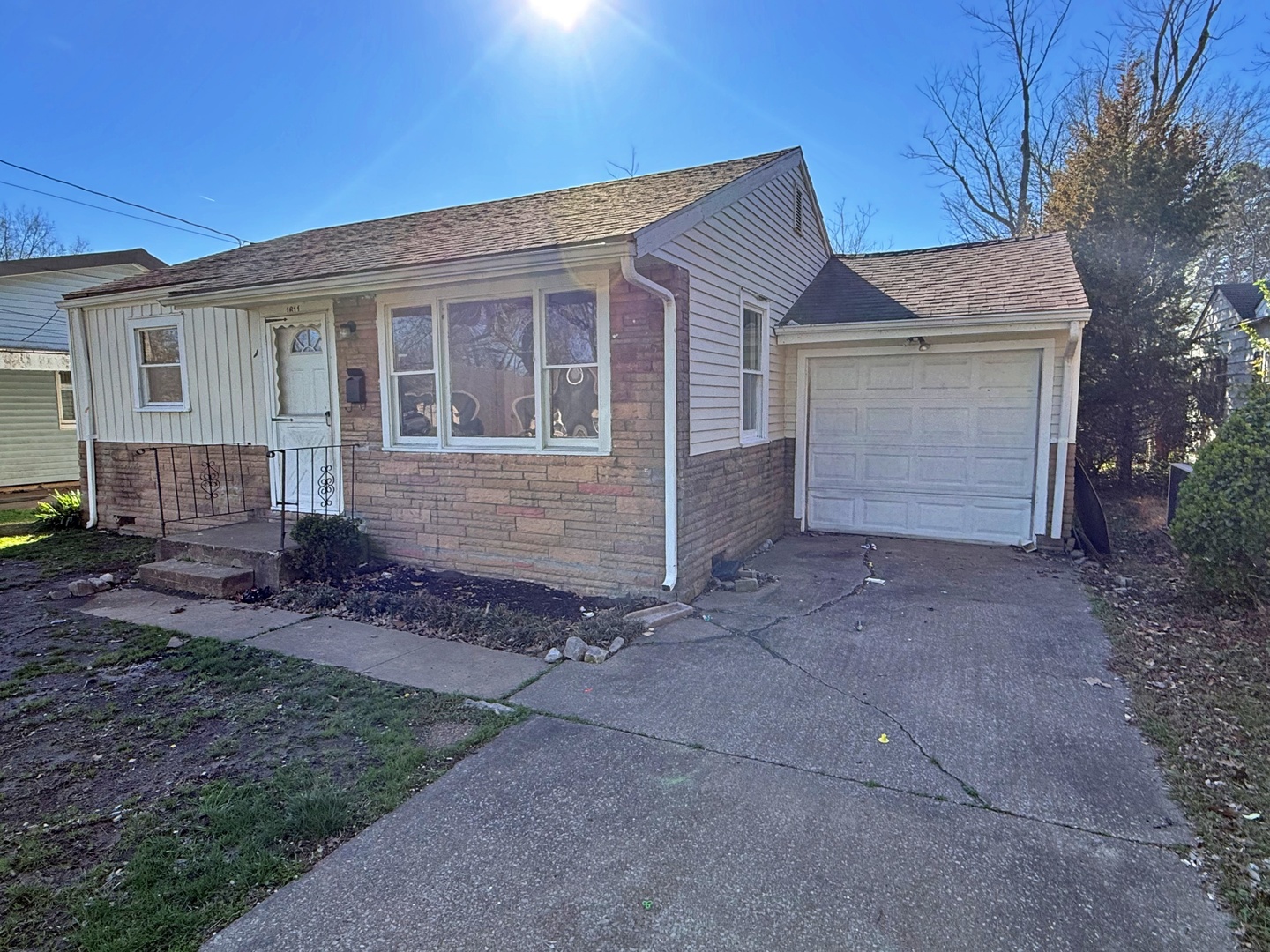 1611 Ferry Street Property Photo 6
