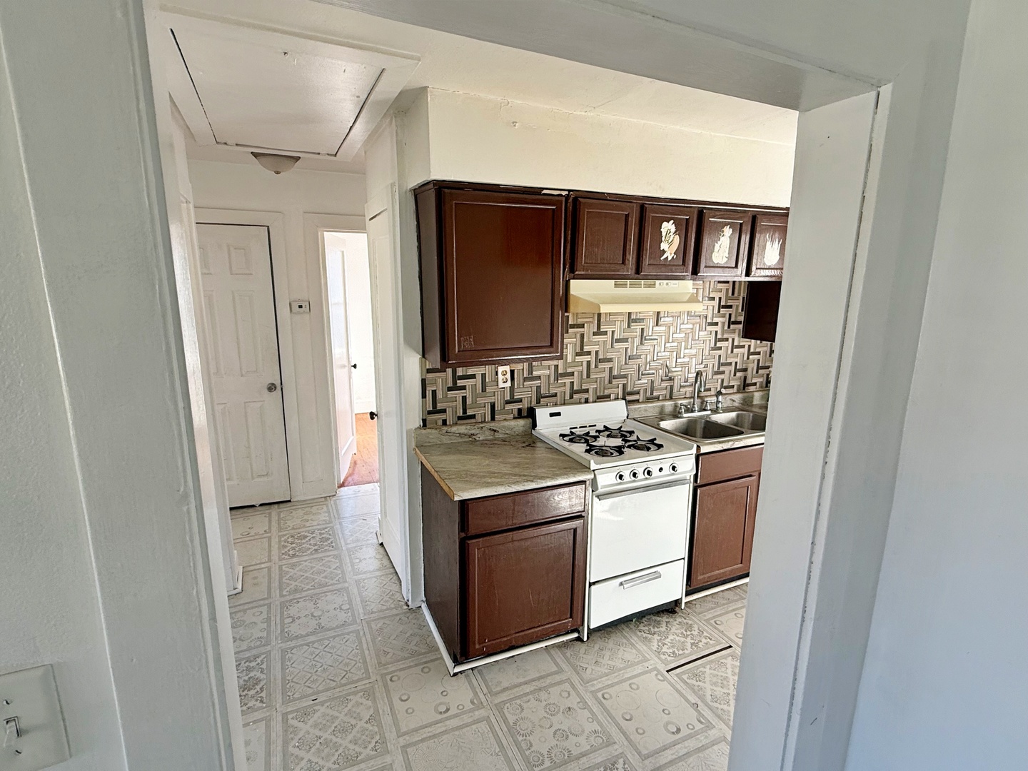 1611 Ferry Street Property Photo 10