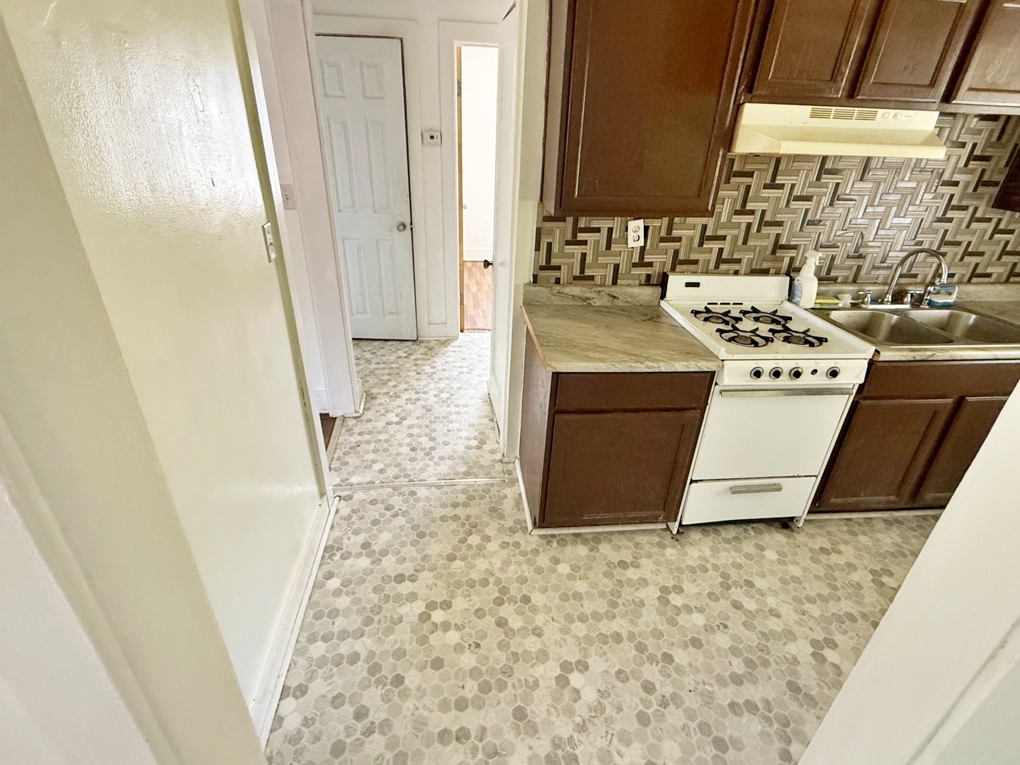 1611 Ferry Street Property Photo 14