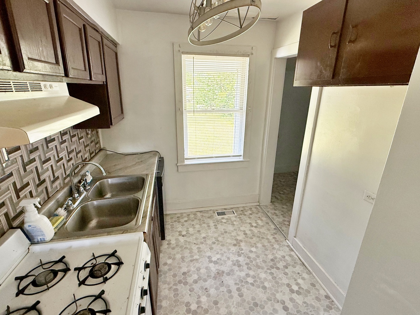1611 Ferry Street Property Photo 15
