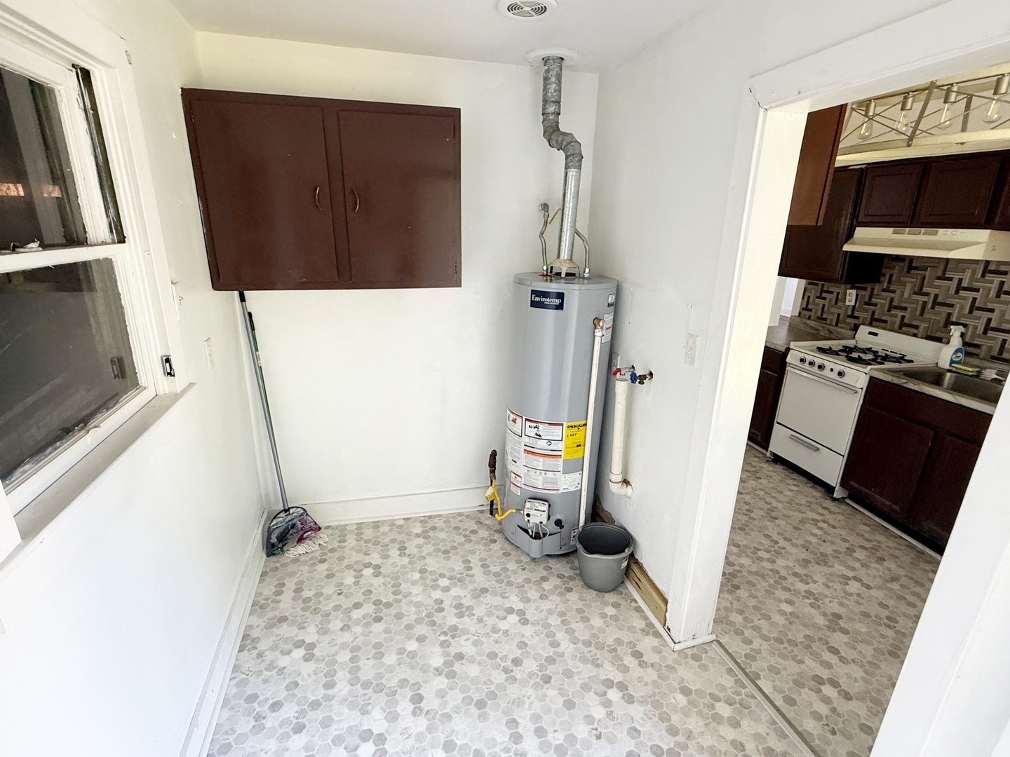 1611 Ferry Street Property Photo 16