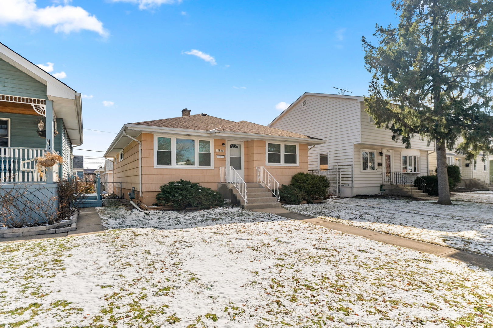17831 Community Street Property Photo 2