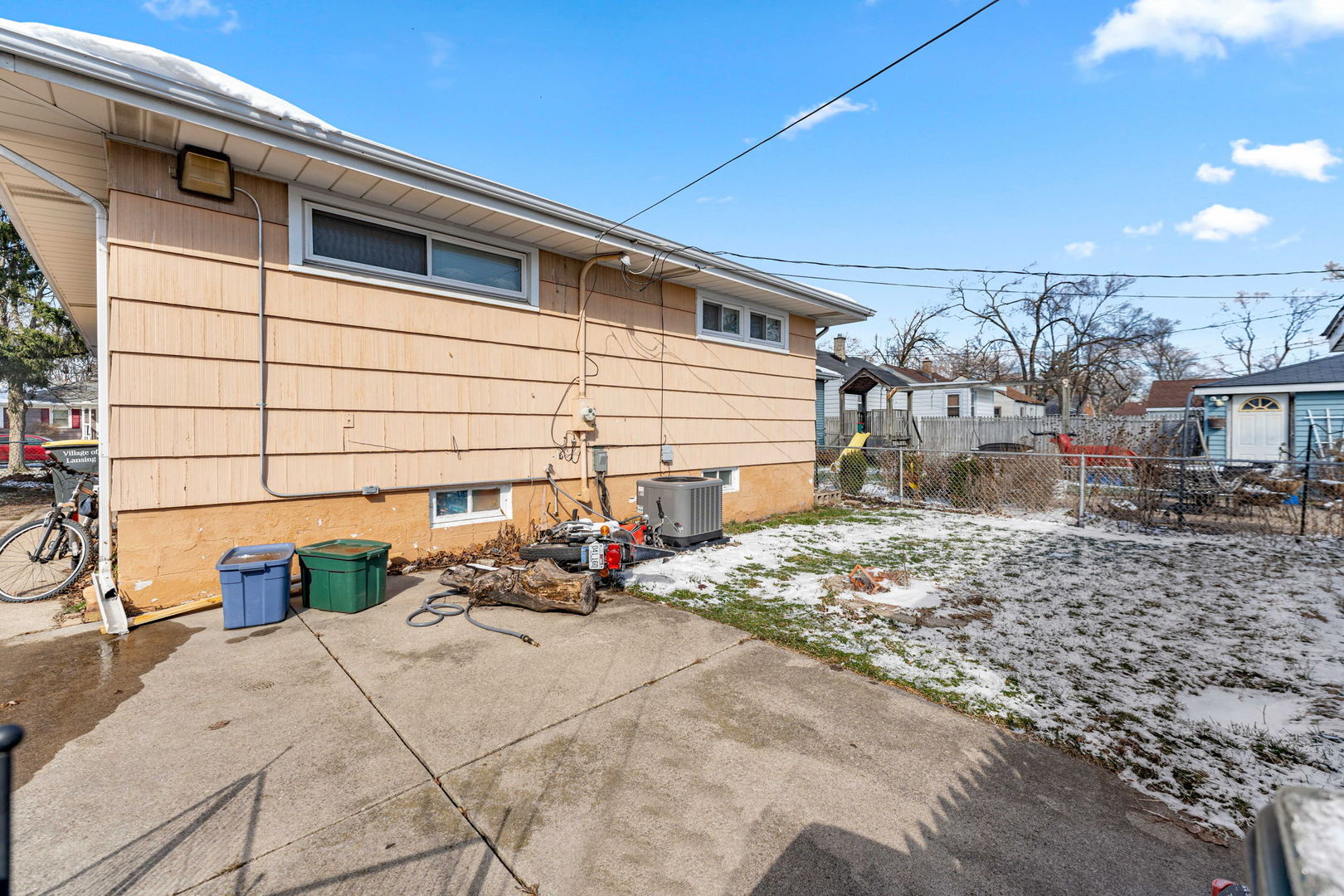 17831 Community Street Property Photo 4