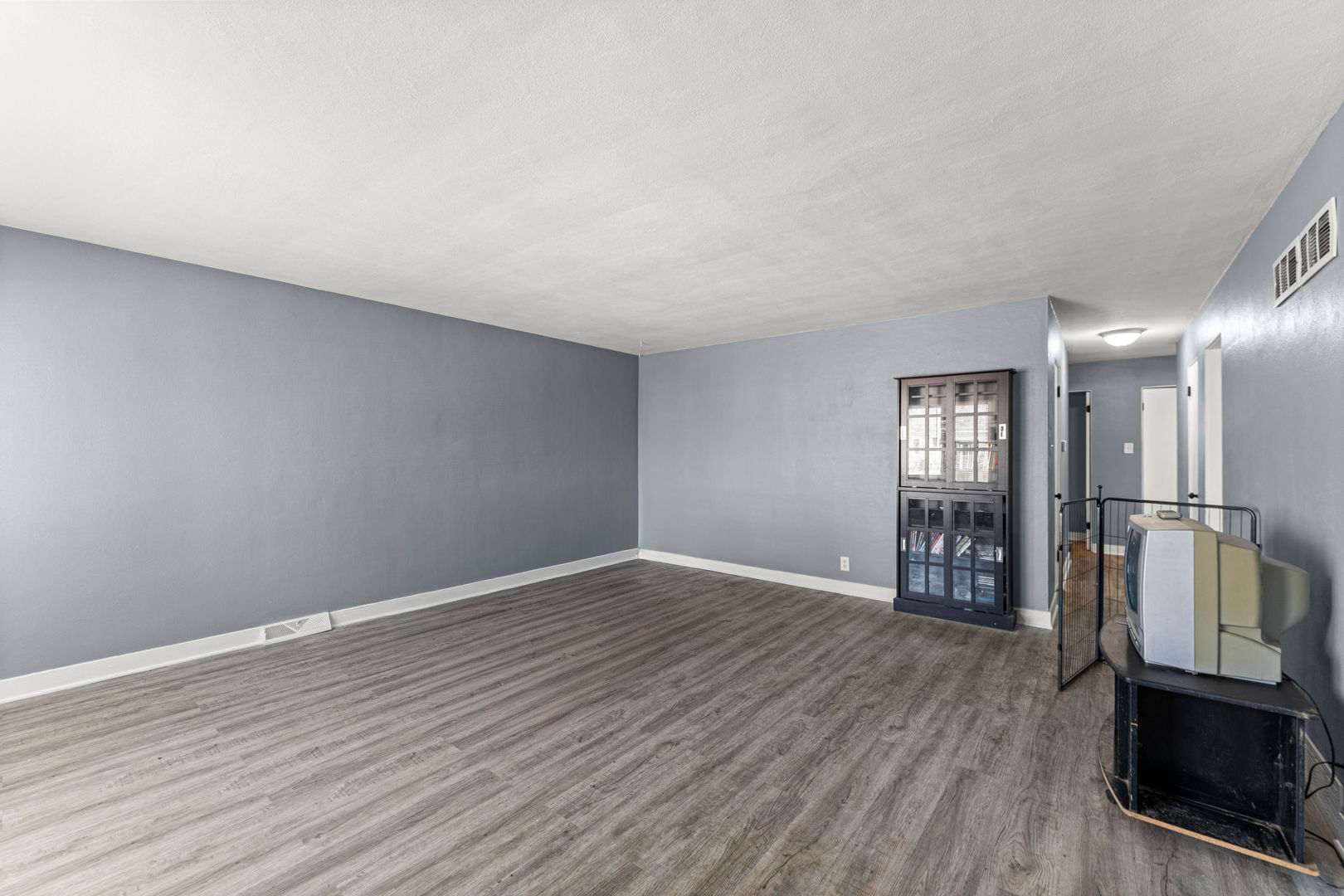 17831 Community Street Property Photo 6
